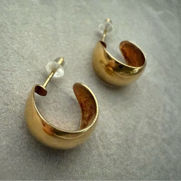 Chunky Gold Tone Huggie Hoop Earrings – Modern & Bold Look - Picture 9 of 17